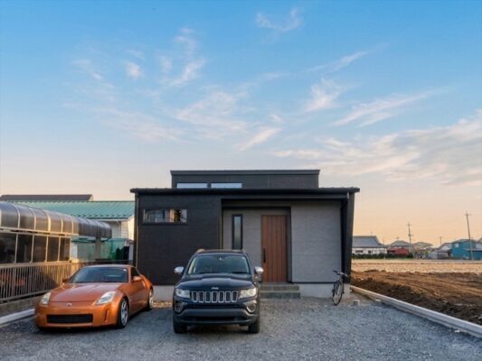 1日中気持ちいい。猫と暮らす南向き全開放の平屋生活